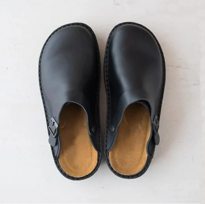 Schwarze Ledersandalen mit Schnalle, Unisex, bequem, rutschfest, ideal für Alltag und Freizeit.