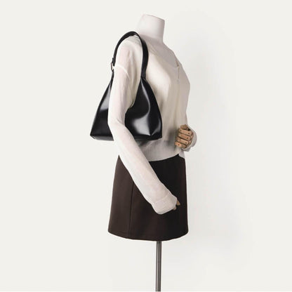 Schwarze Halbmondtasche aus Leder, tragbar, modisch, Damenaccessoire, elegant, vielseitig.