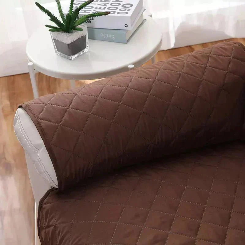 Brauner gesteppter Sesselbezug, weiches Material, universell passend, Wohnzimmer-Dekoration.