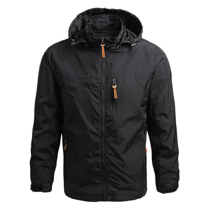 Schwarze Herren-Windjacke mit Kapuze, Reißverschlusstaschen, wasserabweisend, Outdoor-Bekleidung.