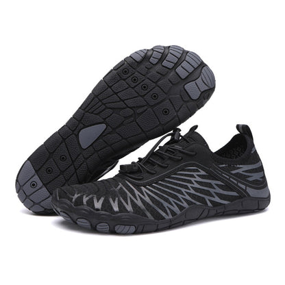 Schwarze Barfußschuhe mit rutschfester Sohle, ideal für Outdoor-Aktivitäten und Sport.