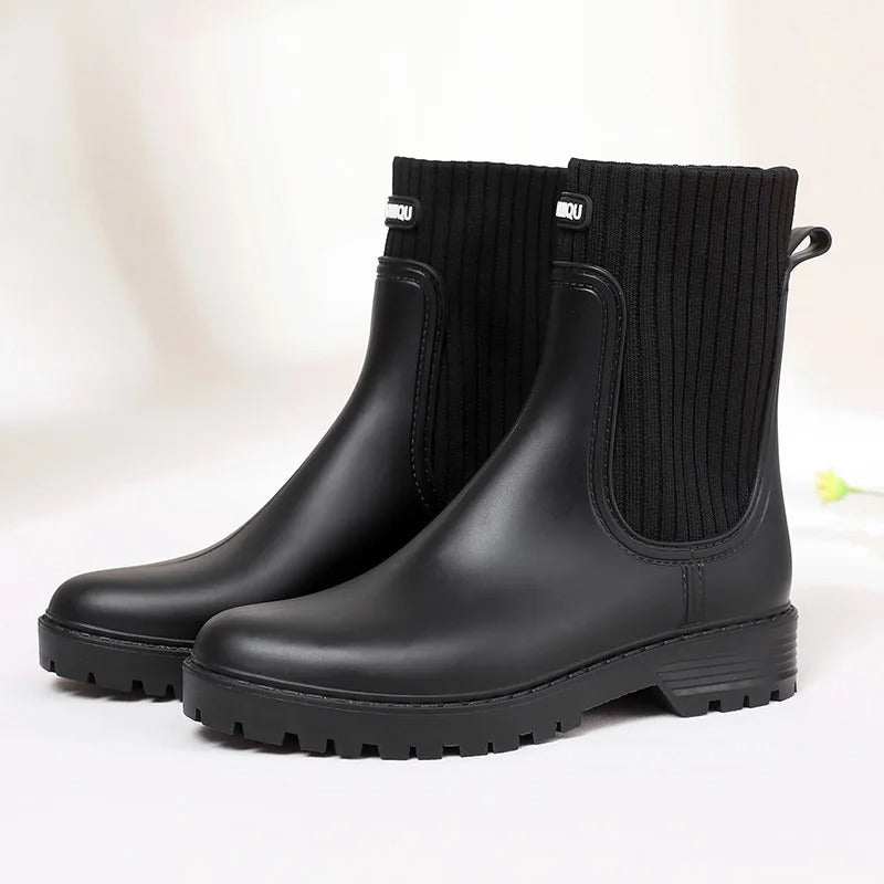 Schwarze Damenstiefel, wasserdicht, mit gerippter Sohle, modisch, bequem, Herbst/Winter.