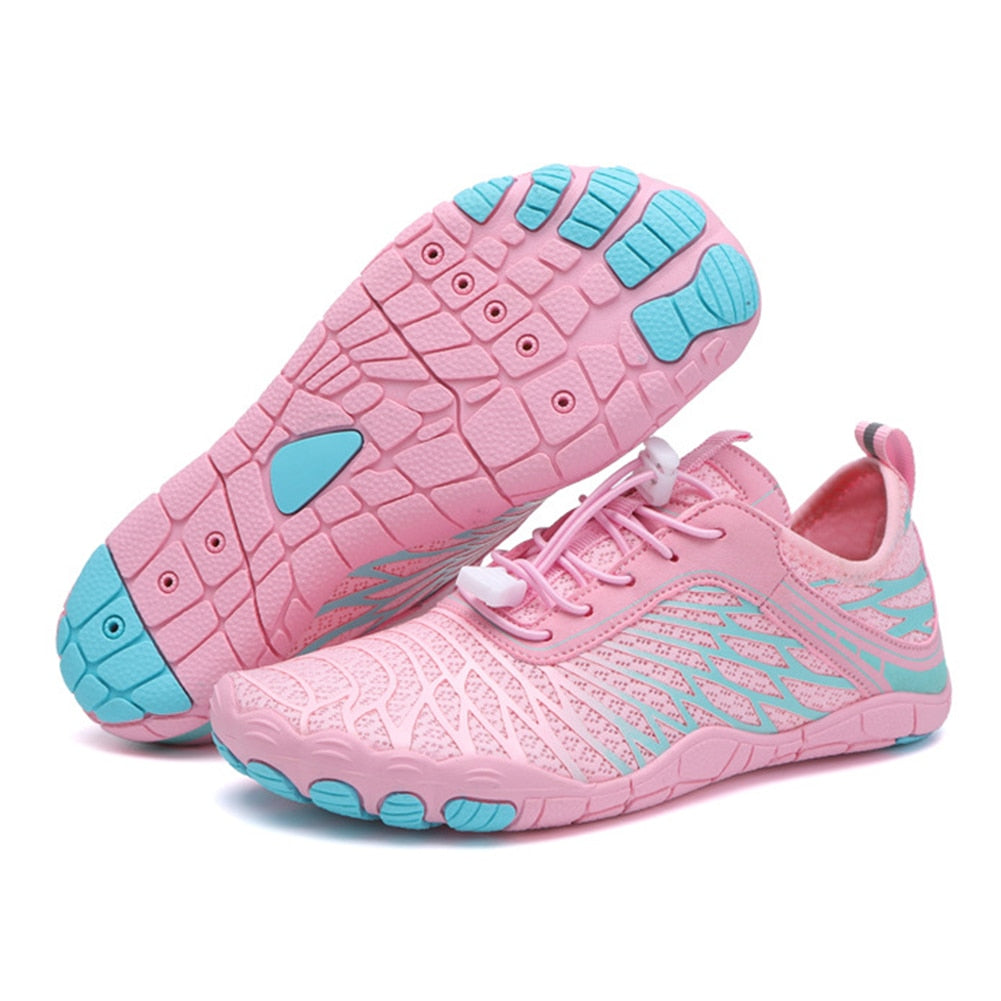 Rosa Barfußschuhe mit blauen Sohlen, atmungsaktiv, leicht, ideal für Outdoor-Aktivitäten.