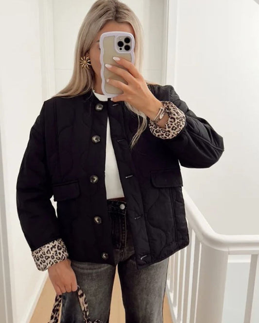 Elegant damkappa med leopardfoder – Narela