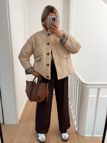 Elegant damkappa med leopardfoder – Narela