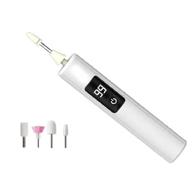 Vit elektrisk nagelfil med digital display och ett fräshuvud monterat, fyra lösa tillbehör framför på vit bakgrund 2