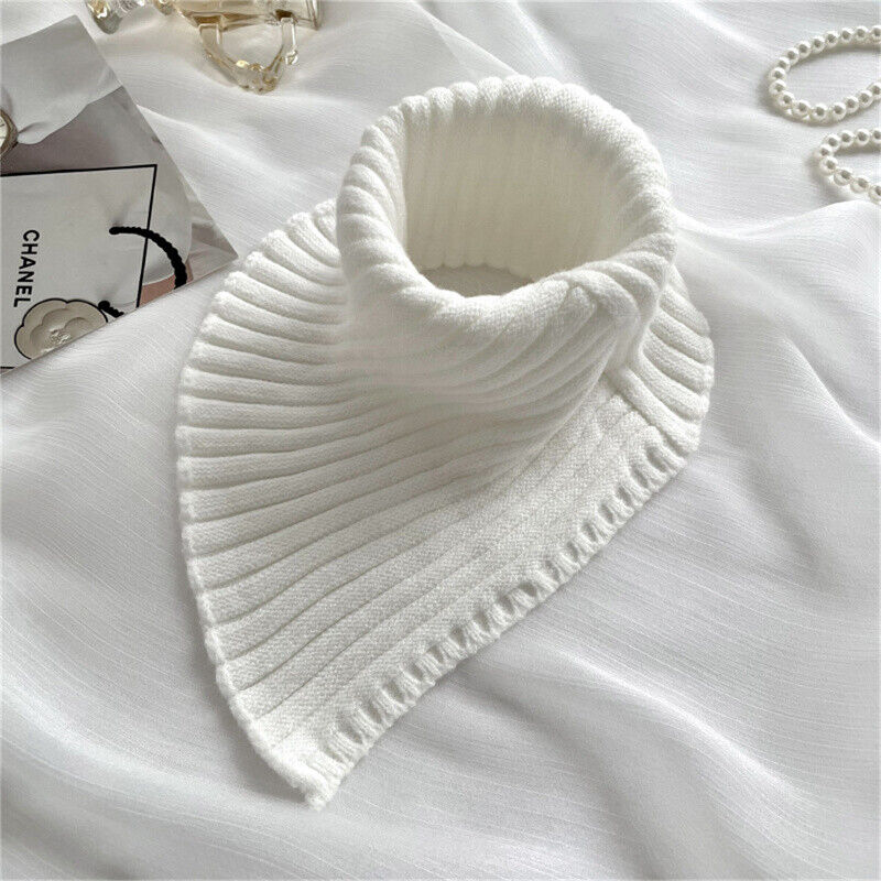 Weißer Strickkragen aus Wolle, modisches Accessoire, elegant, warm, Damenmode.