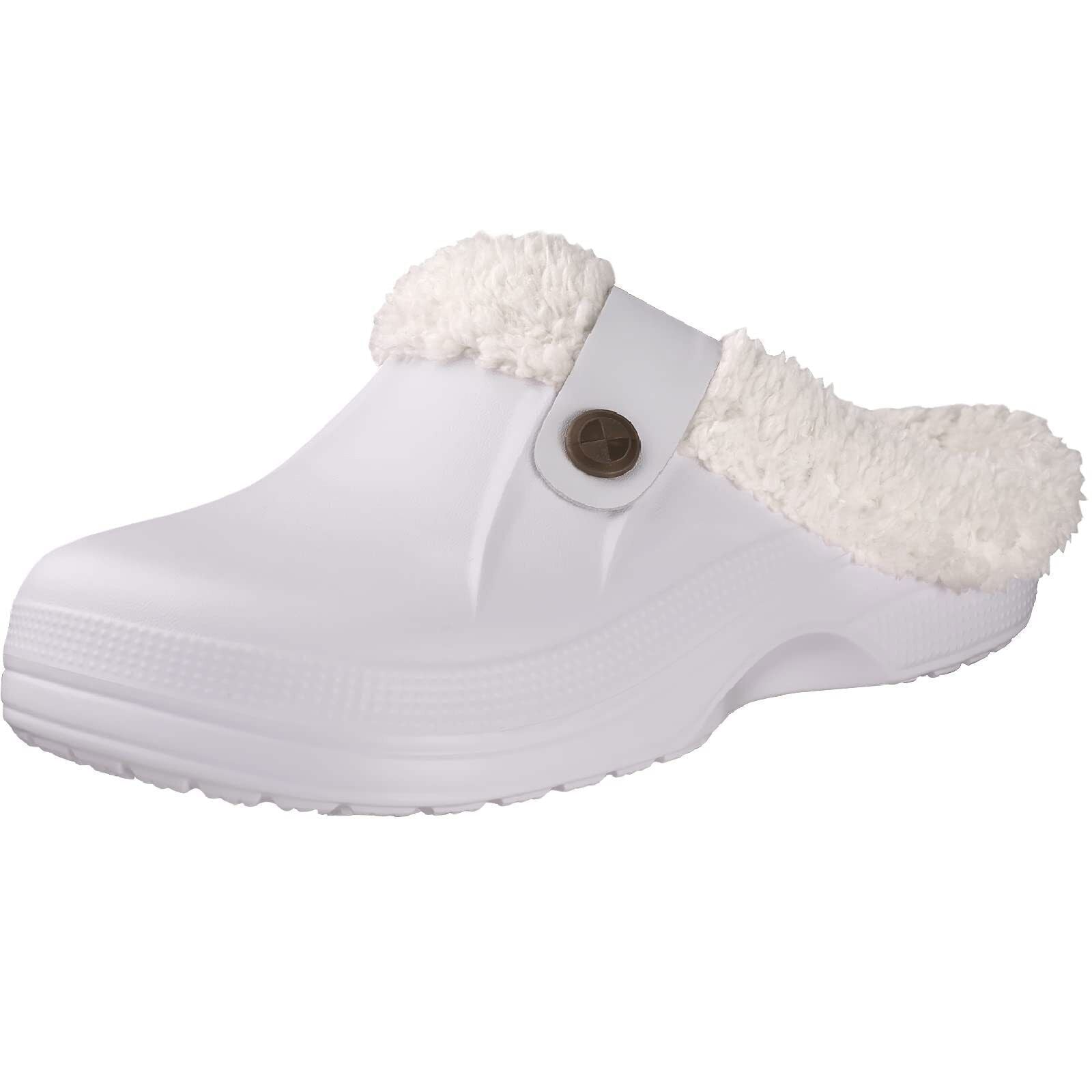Weiße Clogs mit Fellfutter, rutschfest, bequem, ideal für den Innen- und Außenbereich.