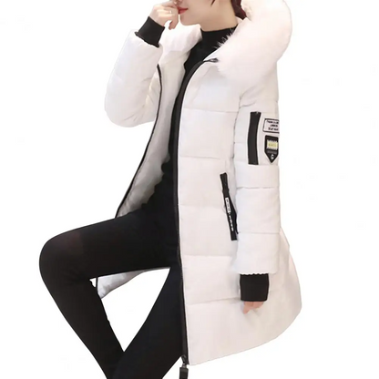 Weiße Damen-Daunenjacke mit Kapuze, Reißverschluss und Taschen, Wintermode.