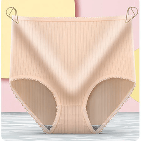 Beige ribbade trosor med hög midja och volangkant, hängande på två små klämmor mot en rosa och gul bakgrund. 9