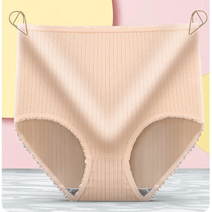 Beige ribbade trosor med hög midja och volangkant, hängande på två små klämmor mot en rosa och gul bakgrund. 9