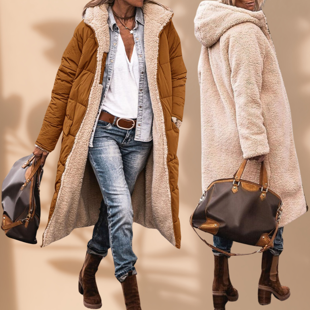 Brun quiltad jacka med teddyfoder sedd framifrån, bredvid baksidan där den beige teddysidan med huva visas, vändbar modell. 3