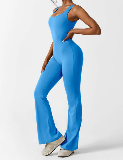 Rygglös jumpsuit med utsvängd byxa – Liv