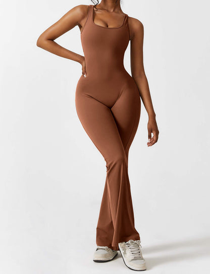 Rygglös jumpsuit med utsvängd byxa – Liv