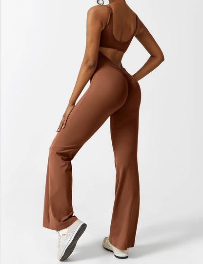 Rygglös jumpsuit med utsvängd byxa – Liv