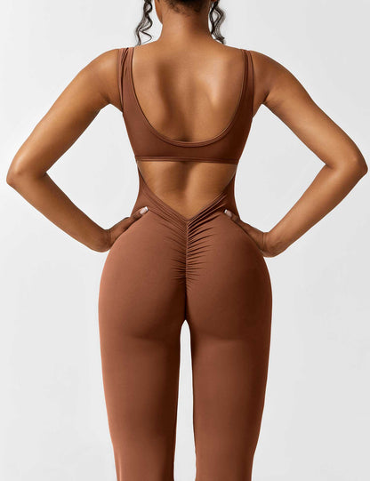 Rygglös jumpsuit med utsvängd byxa – Liv