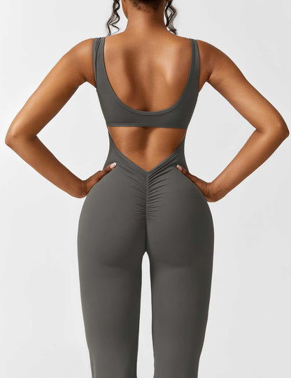 Rygglös jumpsuit med utsvängd byxa – Liv