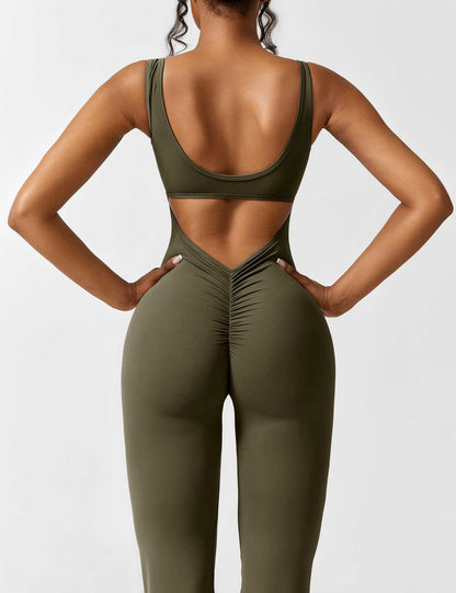 Rygglös jumpsuit med utsvängd byxa – Liv