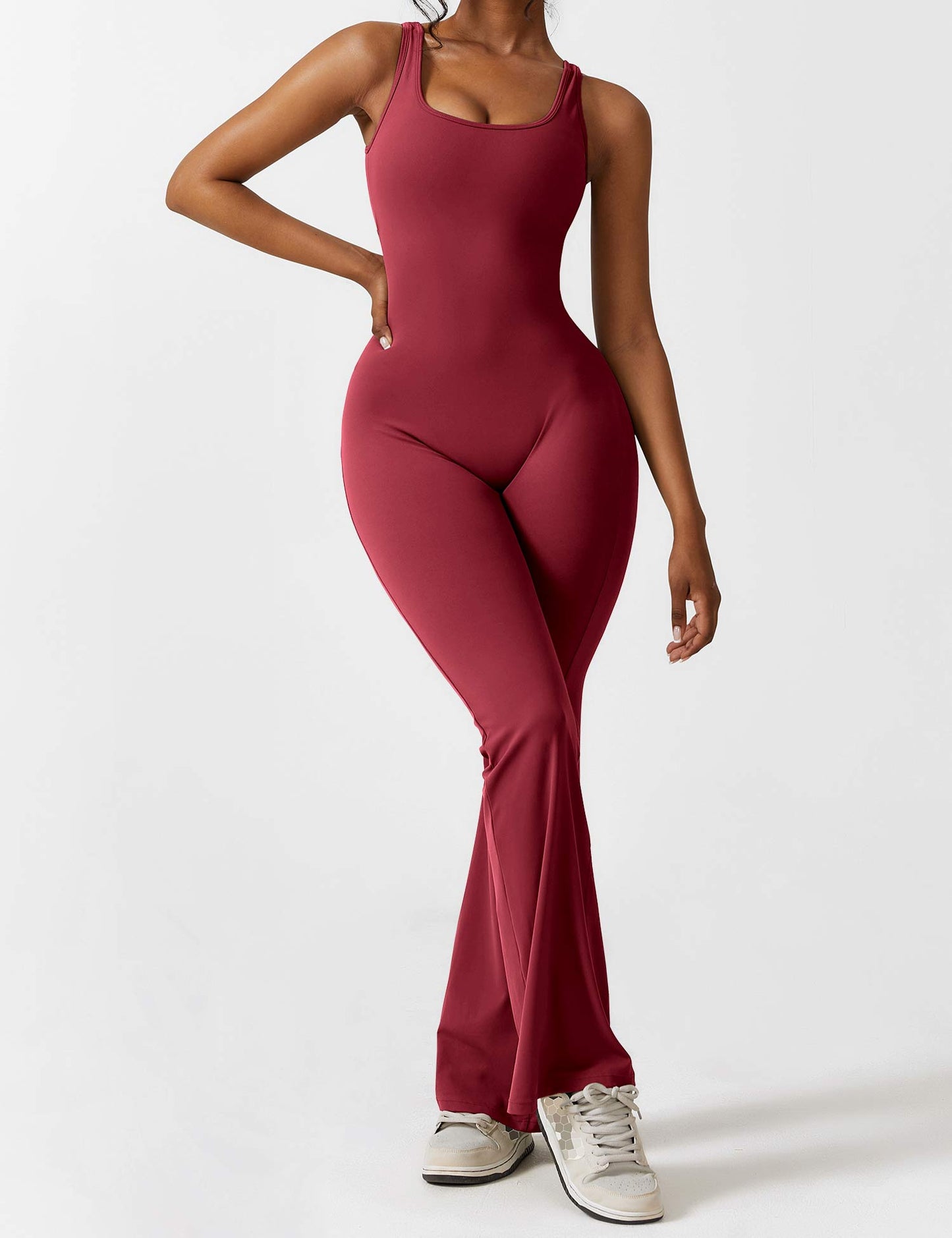 Rygglös jumpsuit med utsvängd byxa – Liv