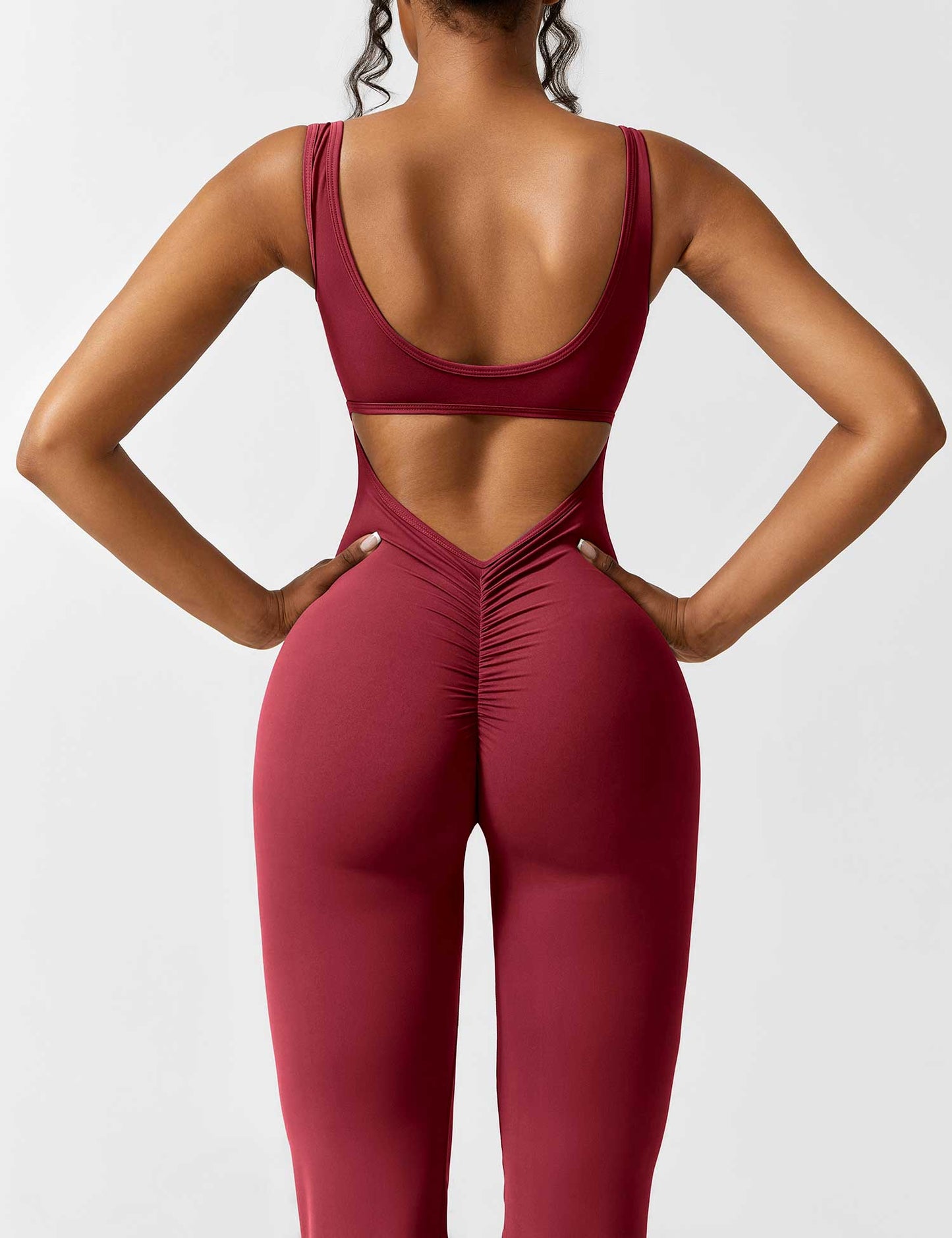 Rygglös jumpsuit med utsvängd byxa – Liv