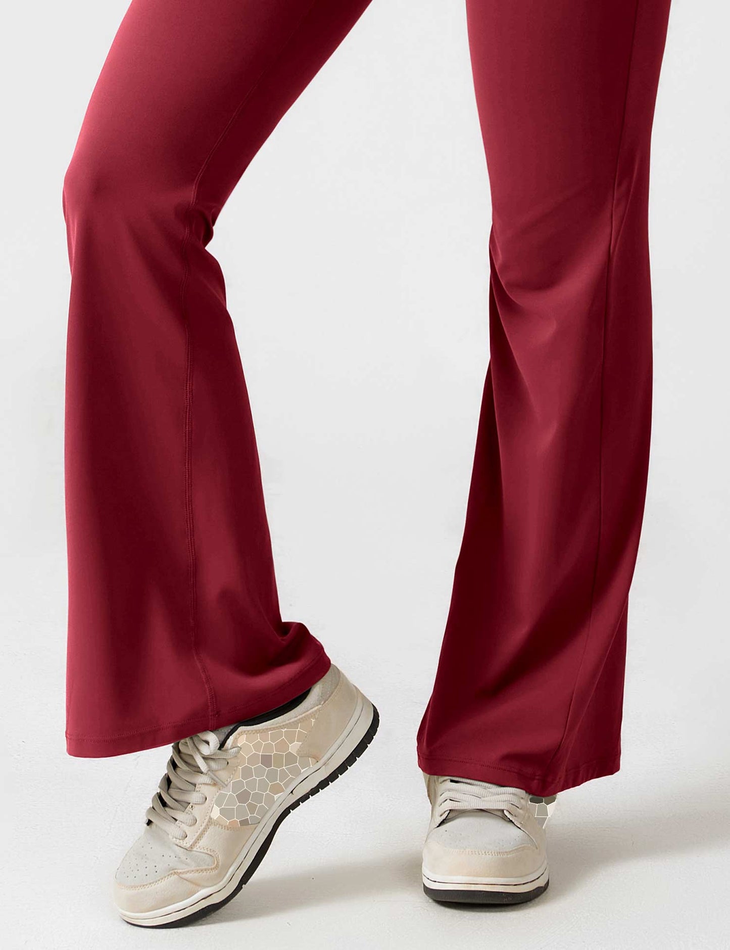 Rygglös jumpsuit med utsvängd byxa – Liv